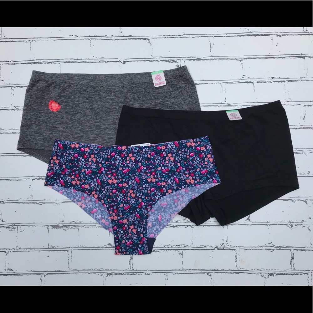 SO Lot Of Three No Show Hipster And Girlshorts